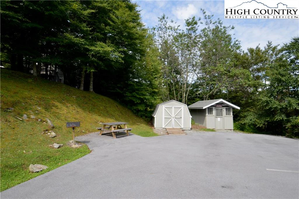 Image number 17 for the current listing