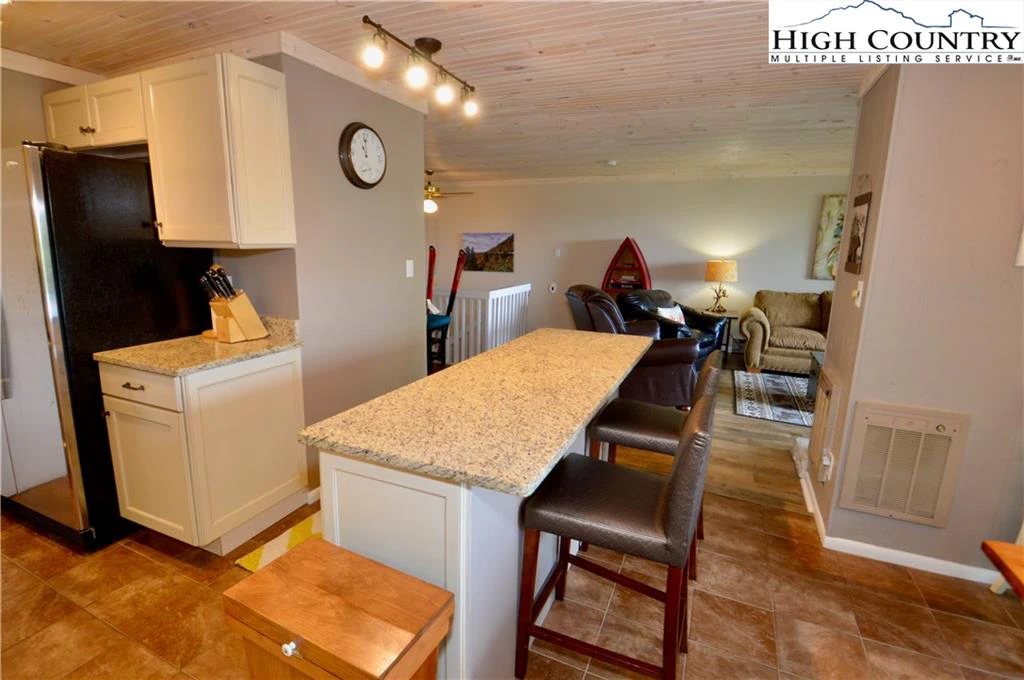 Image number 21 for the current listing