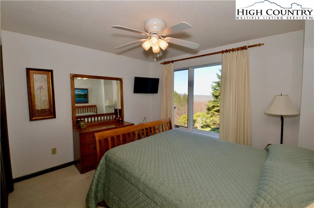 Image number 14 for the current listing
