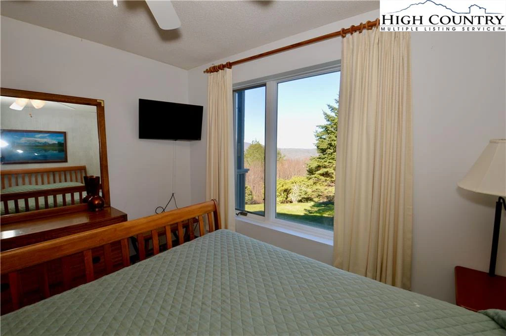 Image number 2 for the current listing