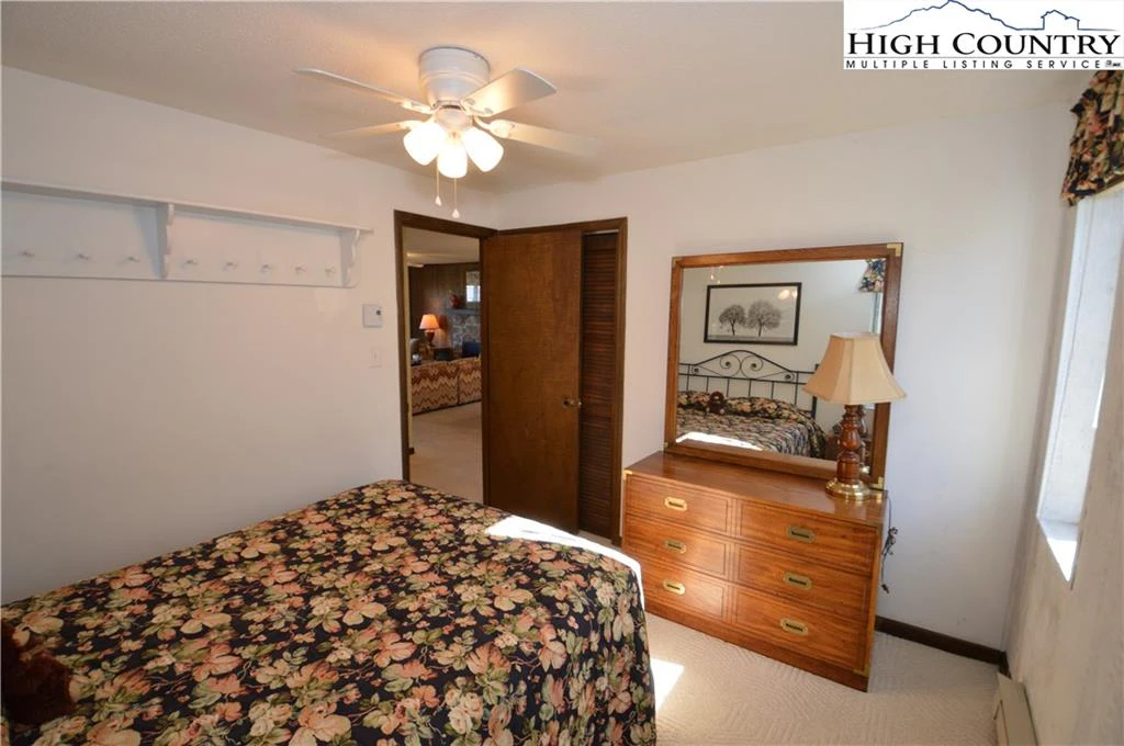 Image number 11 for the current listing