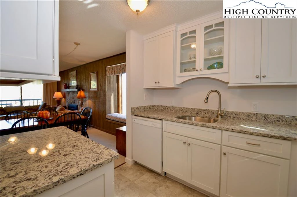 Image number 19 for the current listing