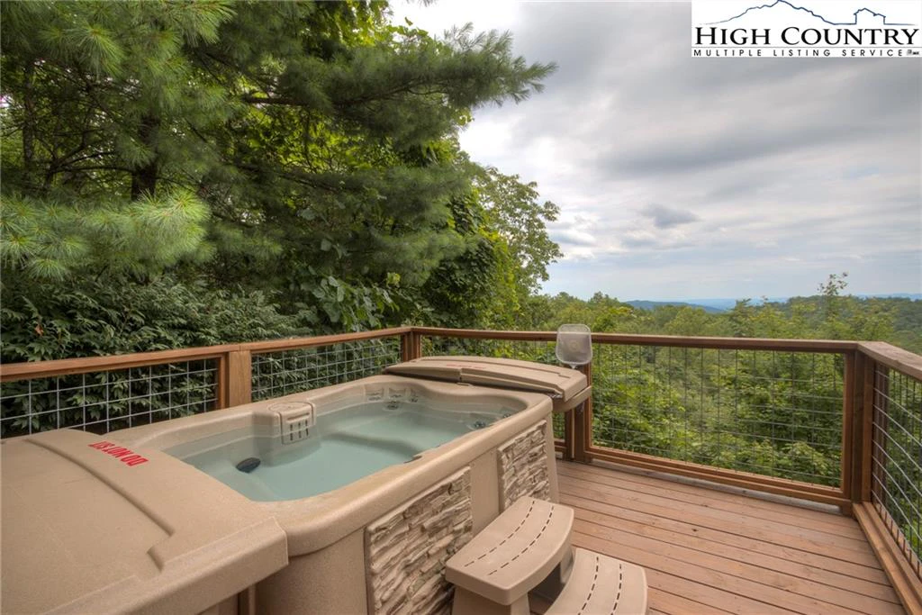 Image number 4 for the current listing