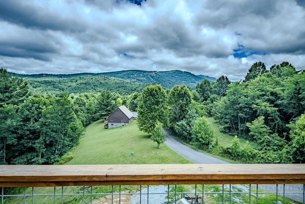 Image number 5 for the current listing