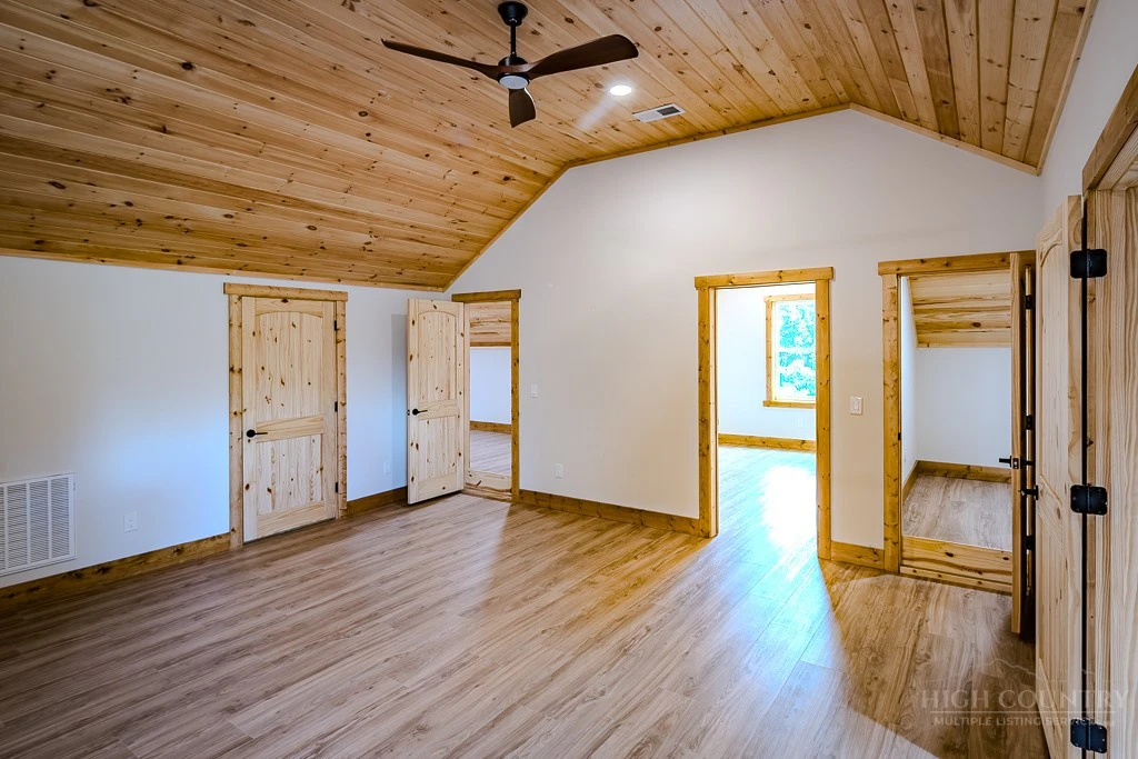 Image number 20 for the current listing