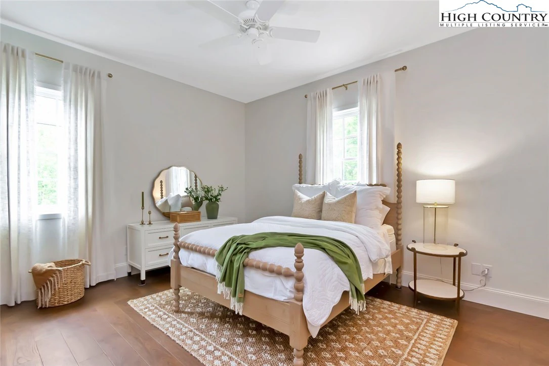 Image number 6 for the current listing