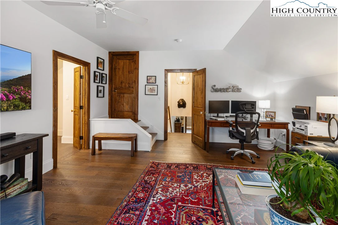 Image number 10 for the current listing