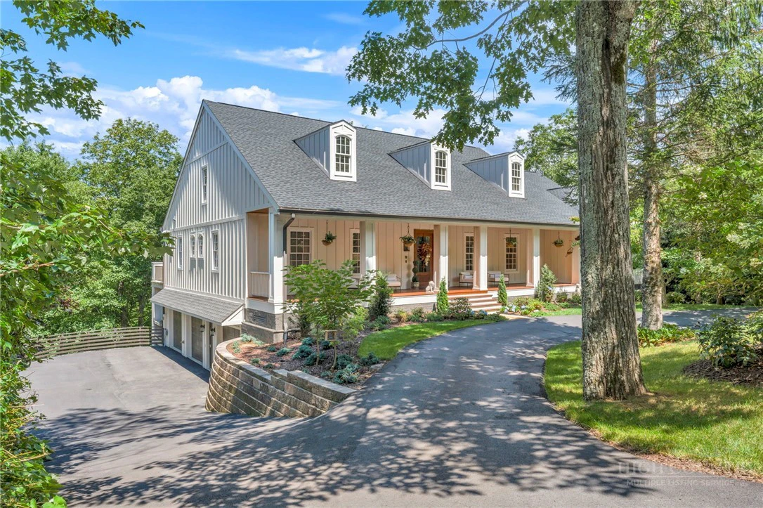 Image number 1 for the current listing
