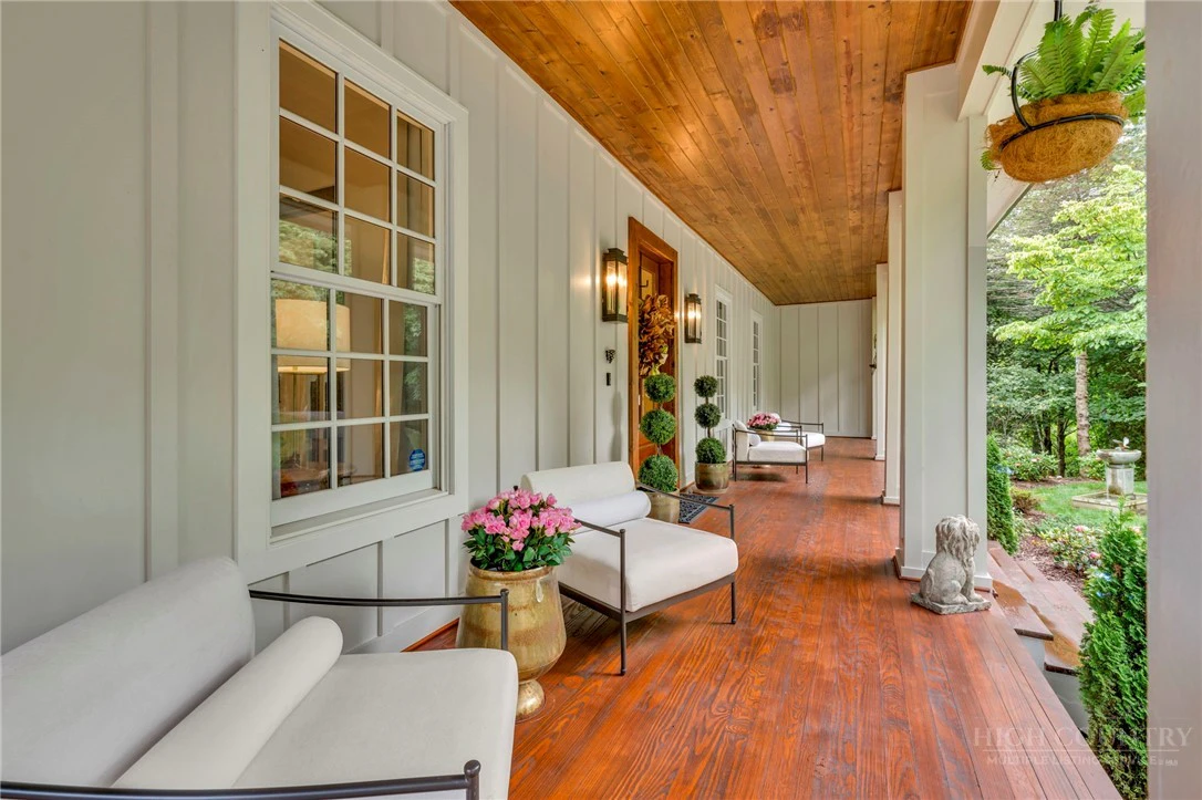 Image number 8 for the current listing