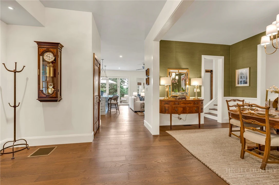 Image number 11 for the current listing