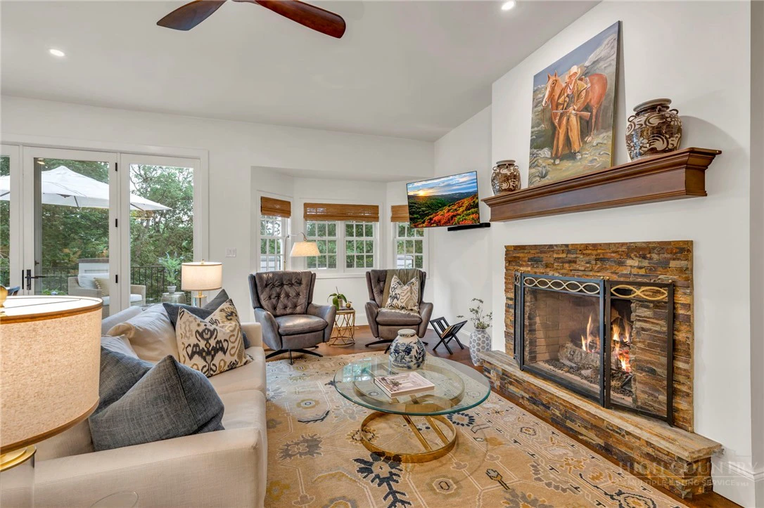 Image number 13 for the current listing