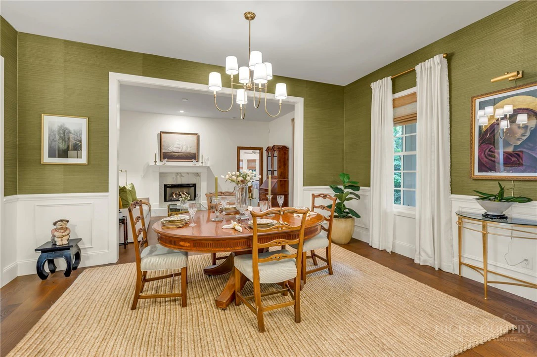 Image number 21 for the current listing