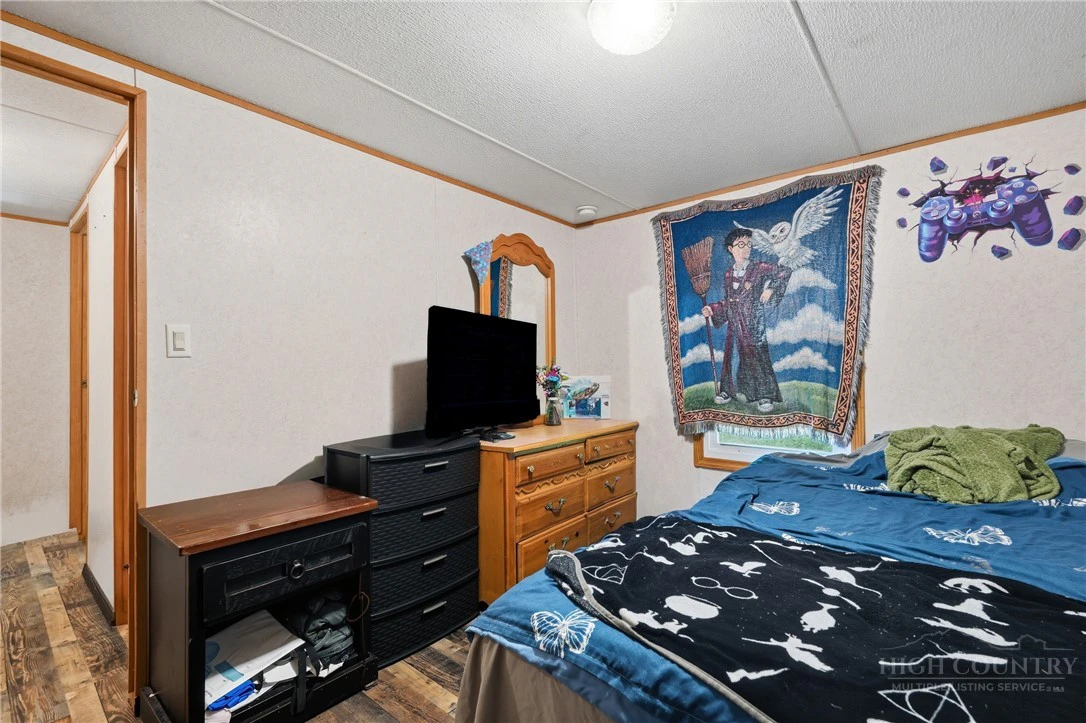 Image number 12 for the current listing