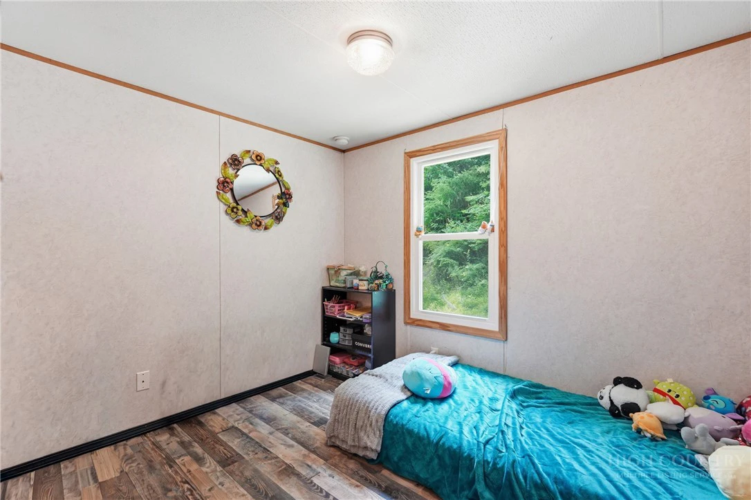 Image number 13 for the current listing