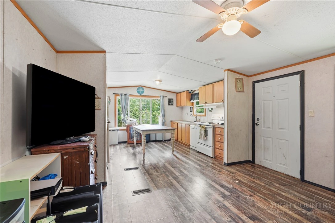 Image number 7 for the current listing