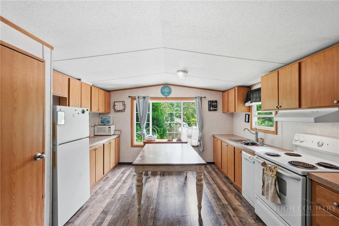 Image number 8 for the current listing