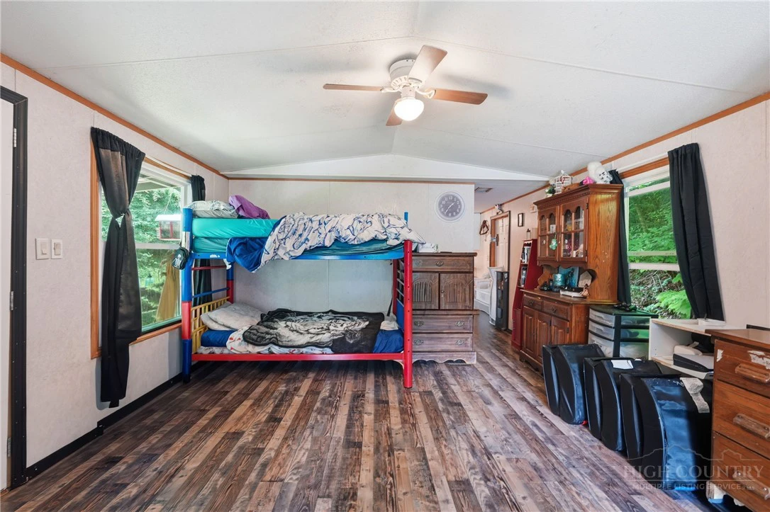 Image number 11 for the current listing