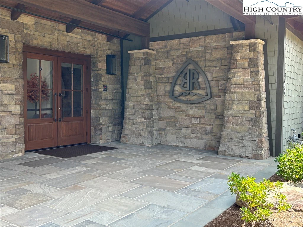 Image number 10 for the current listing