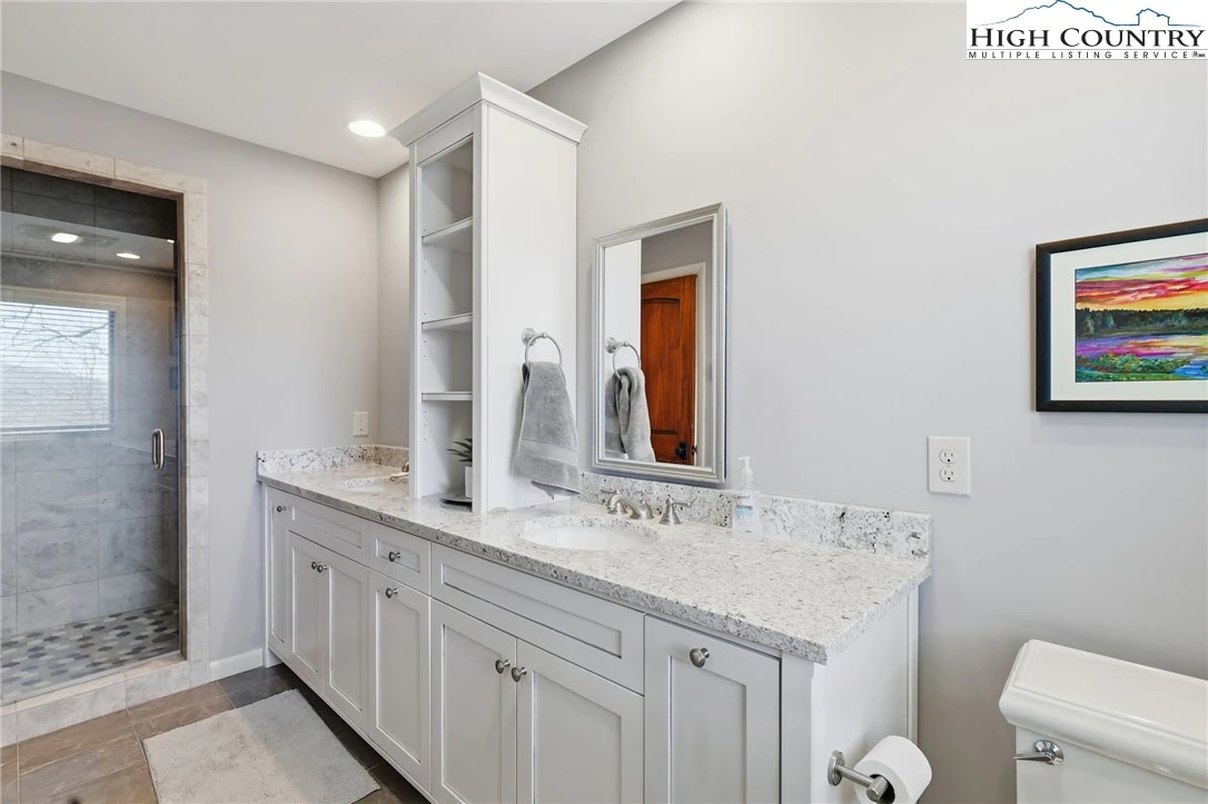Image number 3 for the current listing