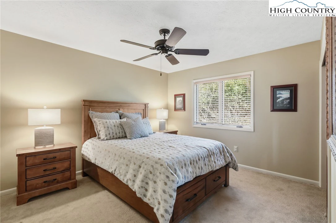 Image number 4 for the current listing