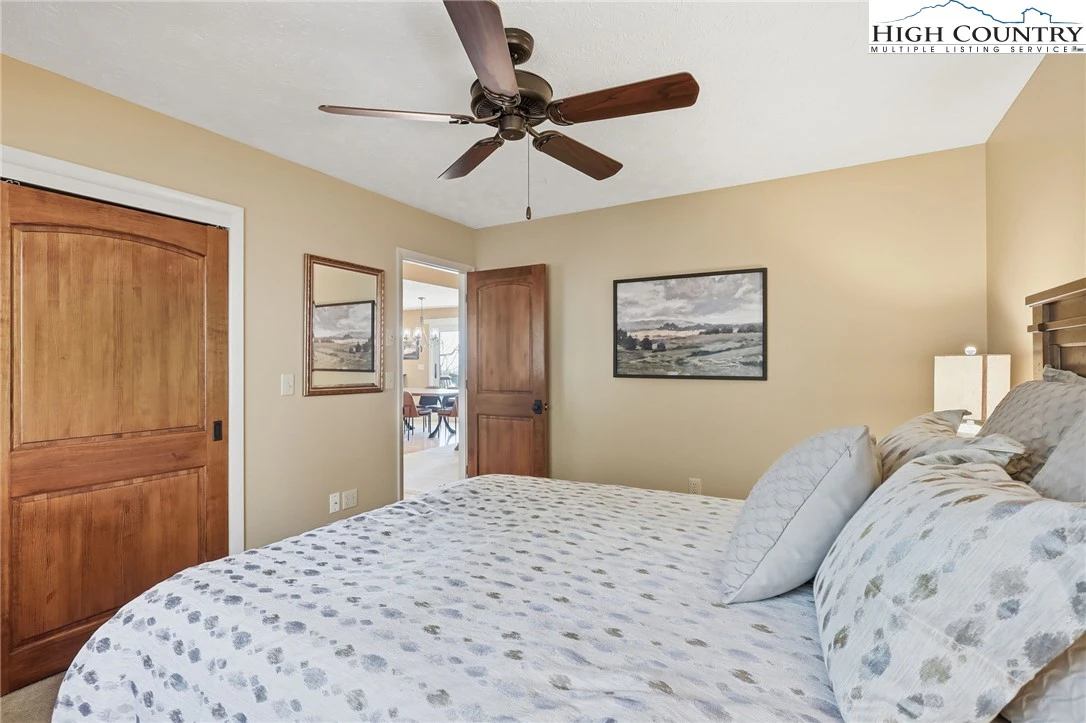 Image number 5 for the current listing