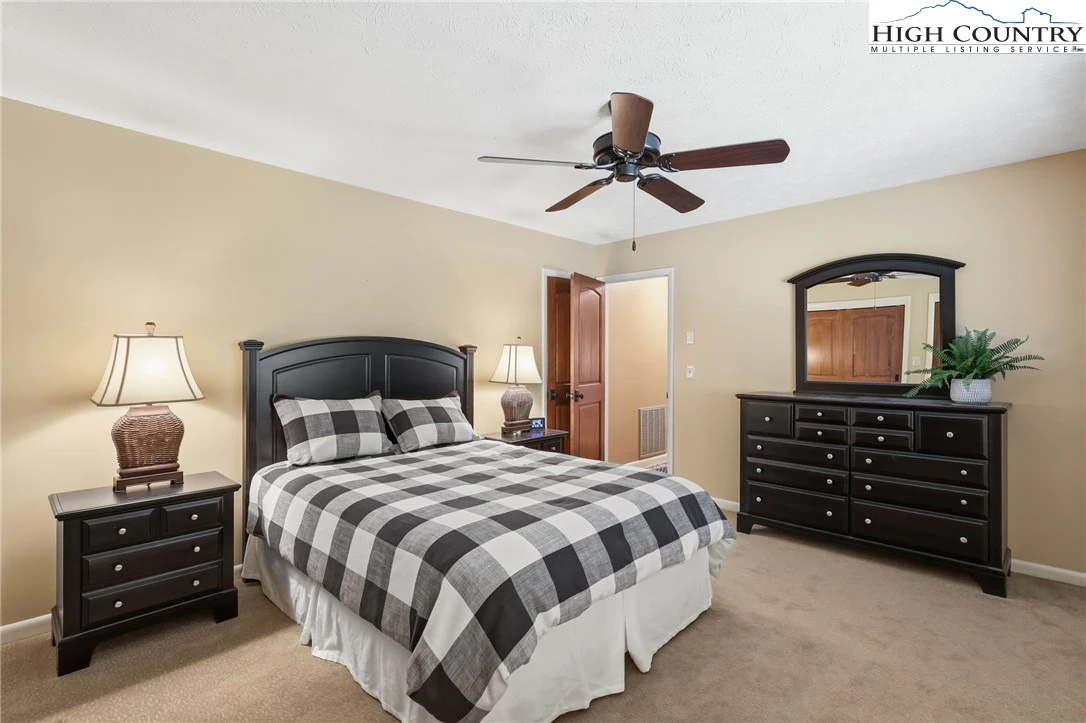 Image number 8 for the current listing
