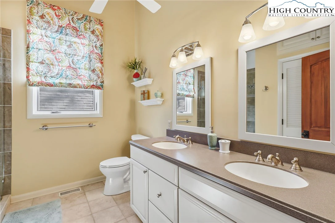 Image number 2 for the current listing