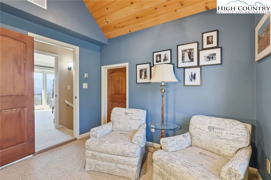 Image number 15 for the current listing