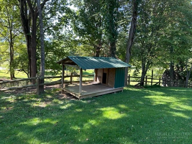 Image number 28 for the current listing