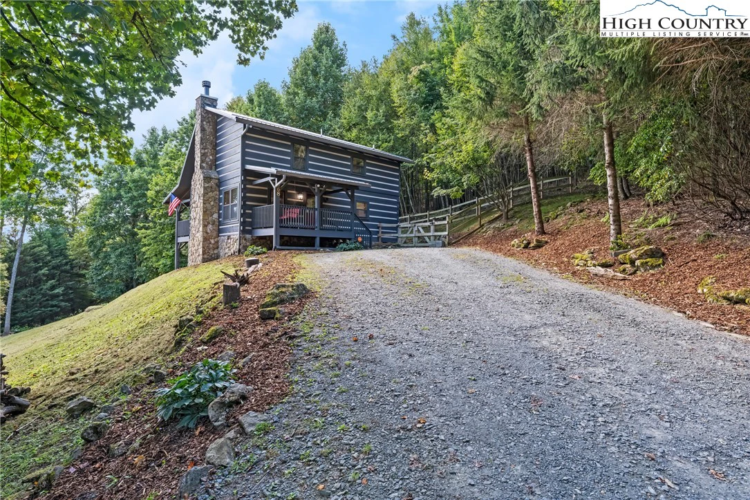 Image number 17 for the current listing