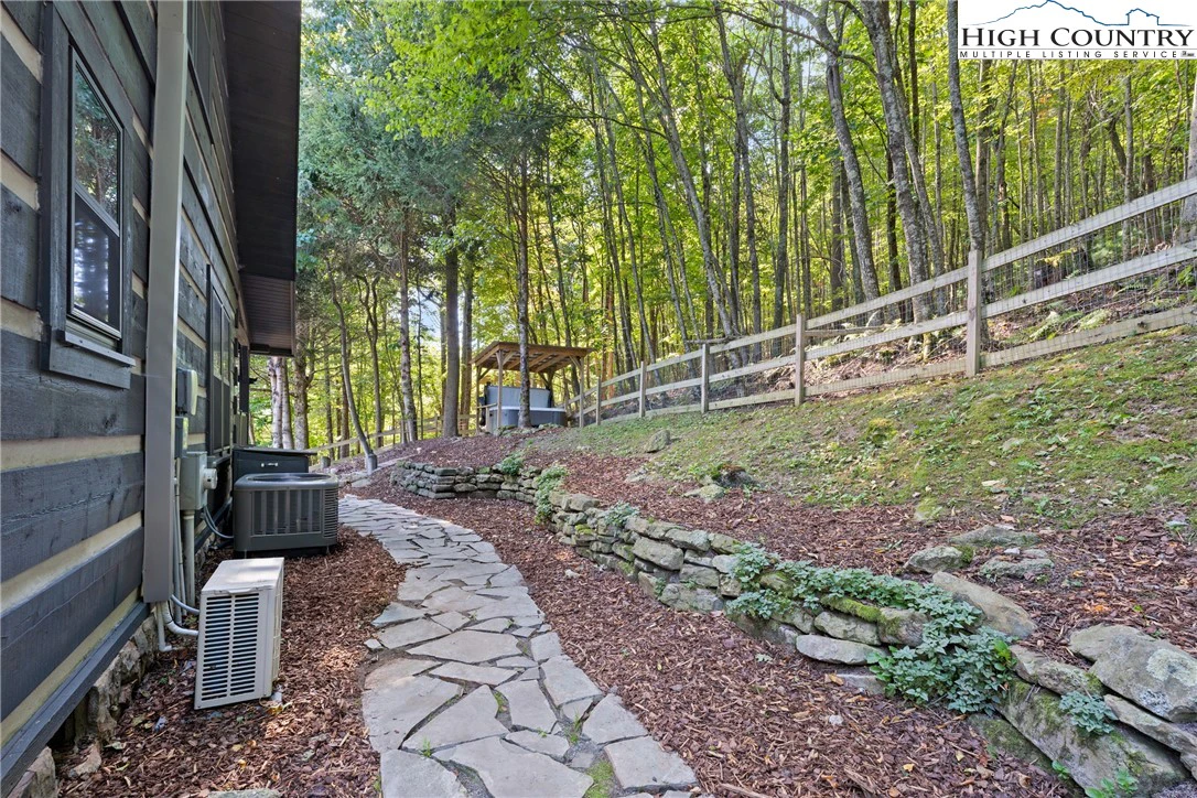 Image number 9 for the current listing