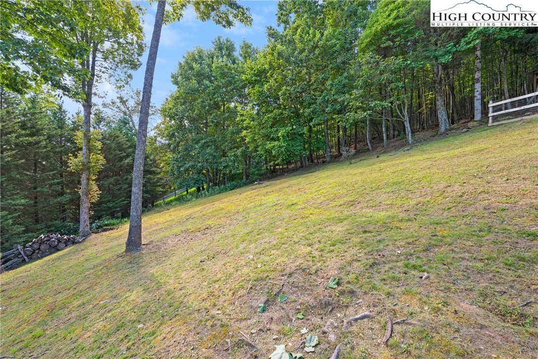 Image number 15 for the current listing
