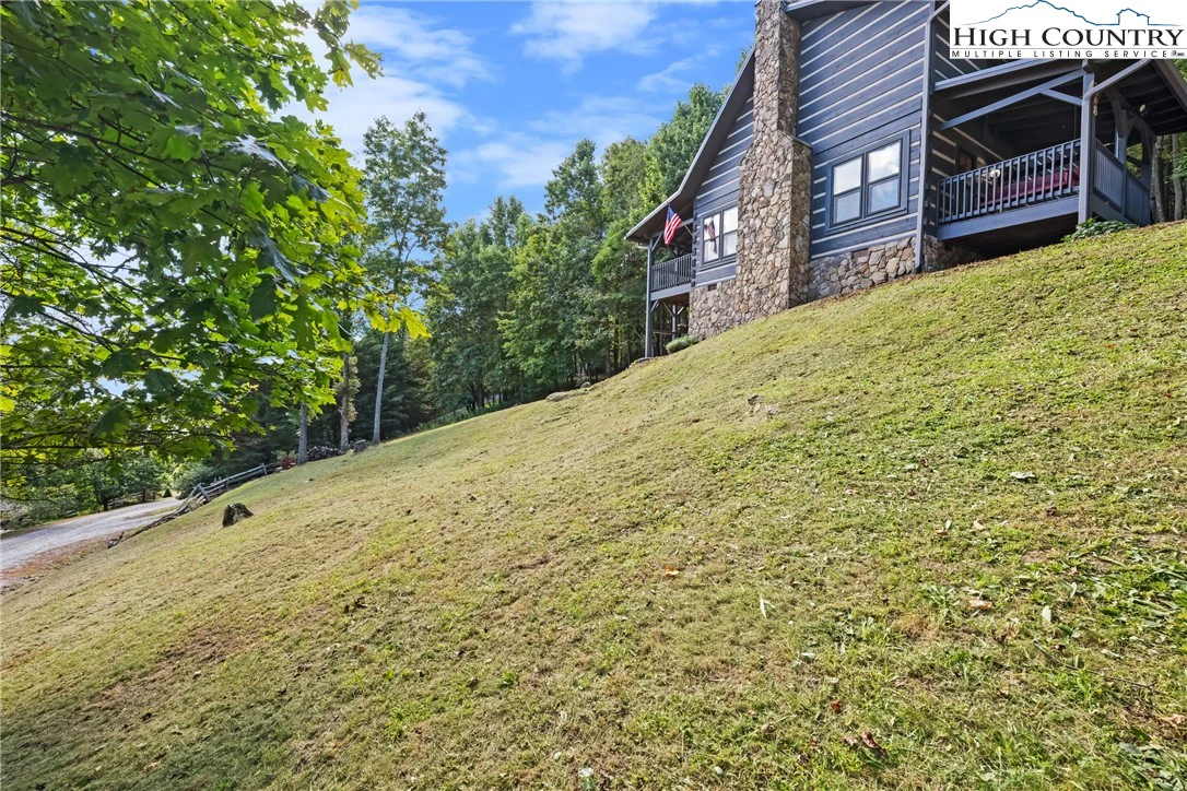 Image number 16 for the current listing