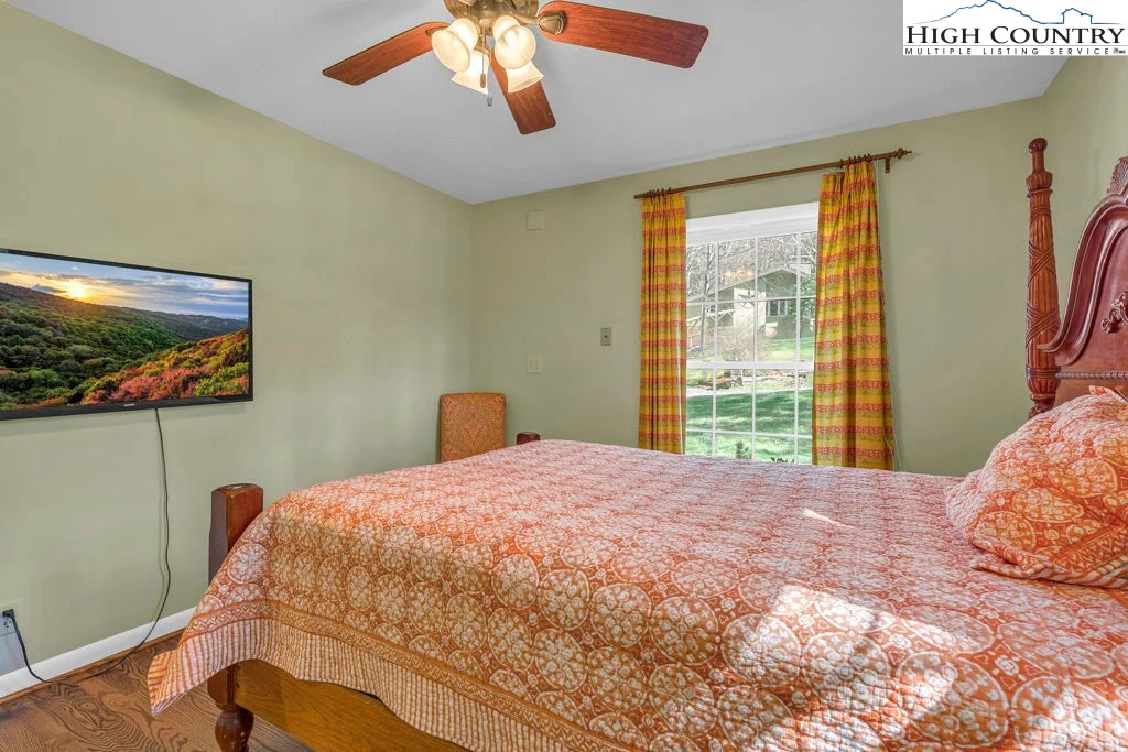 Image number 3 for the current listing