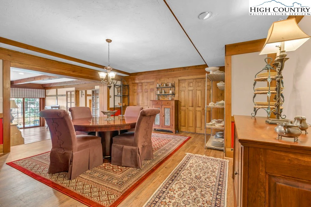 Image number 10 for the current listing