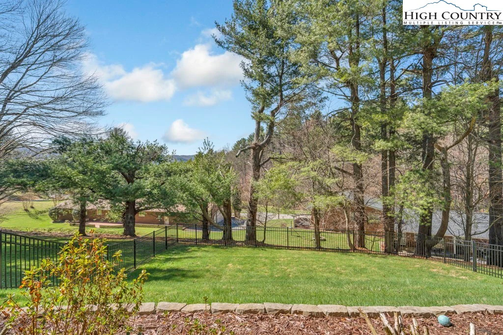 Image number 18 for the current listing