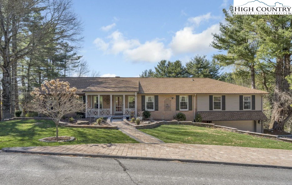 Image number 1 for the current listing