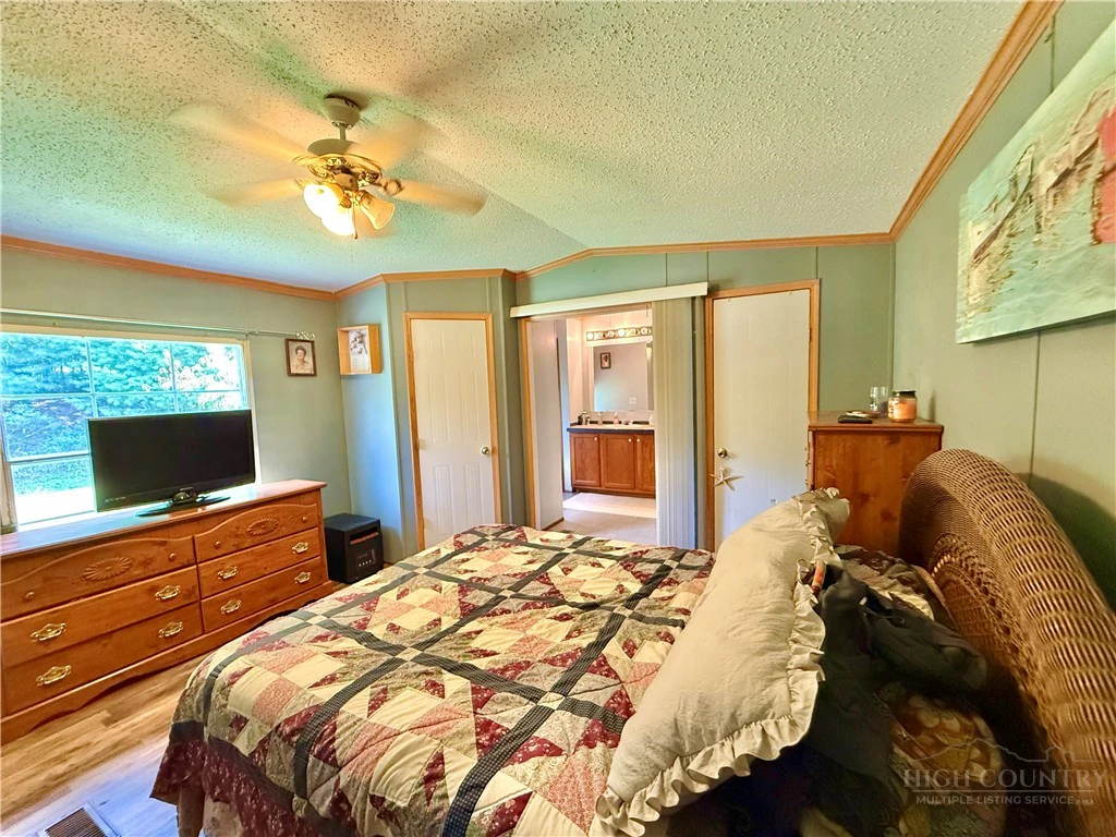 Image number 12 for the current listing