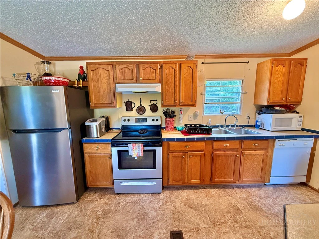 Image number 9 for the current listing