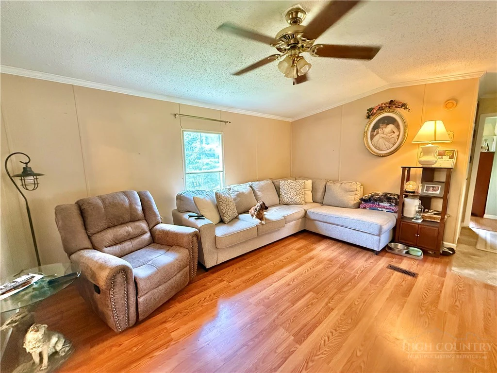 Image number 5 for the current listing