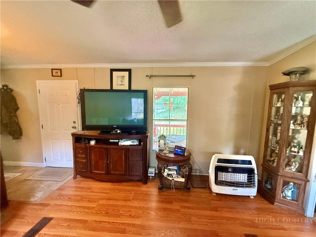 Image number 6 for the current listing