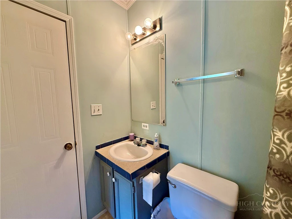 Image number 15 for the current listing