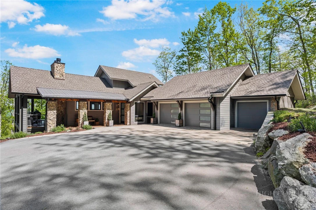 Image number 1 for the current listing