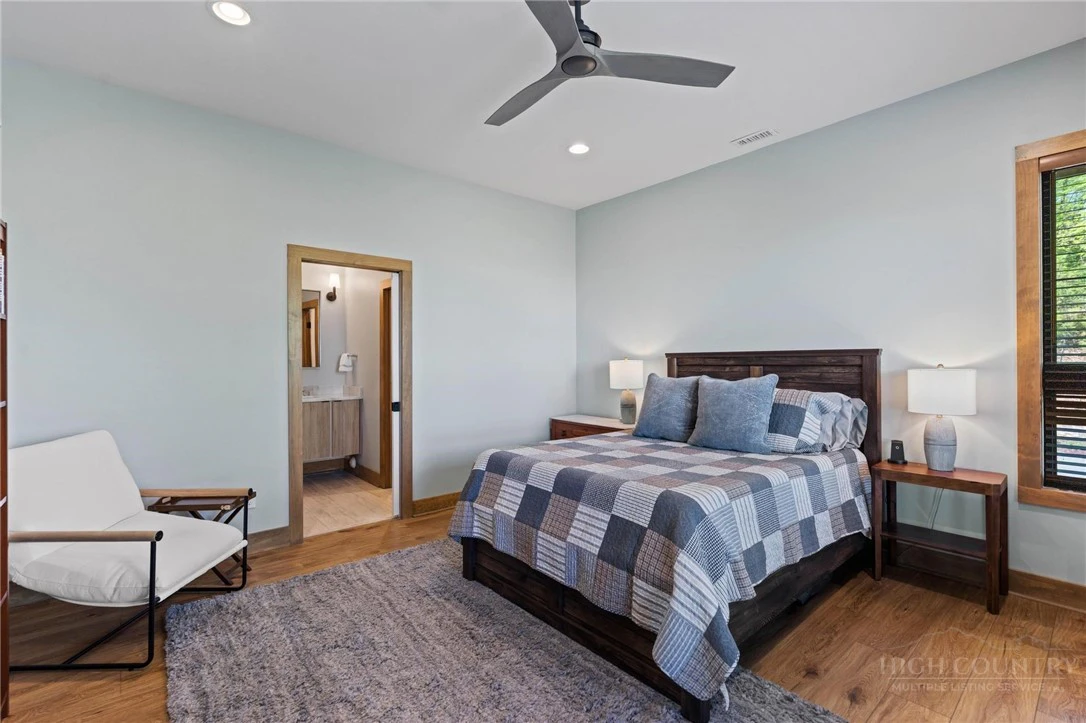 Image number 5 for the current listing