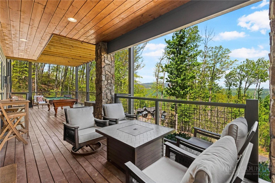 Image number 2 for the current listing