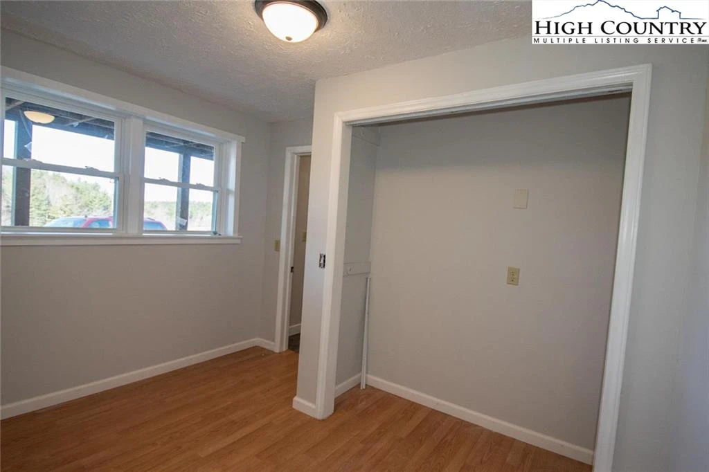 Image number 12 for the current listing