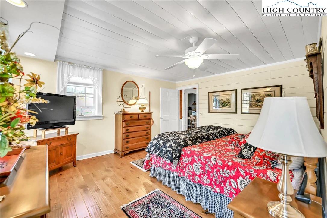 Image number 10 for the current listing