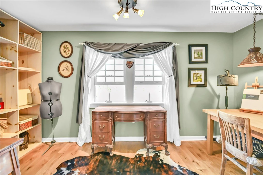 Image number 12 for the current listing