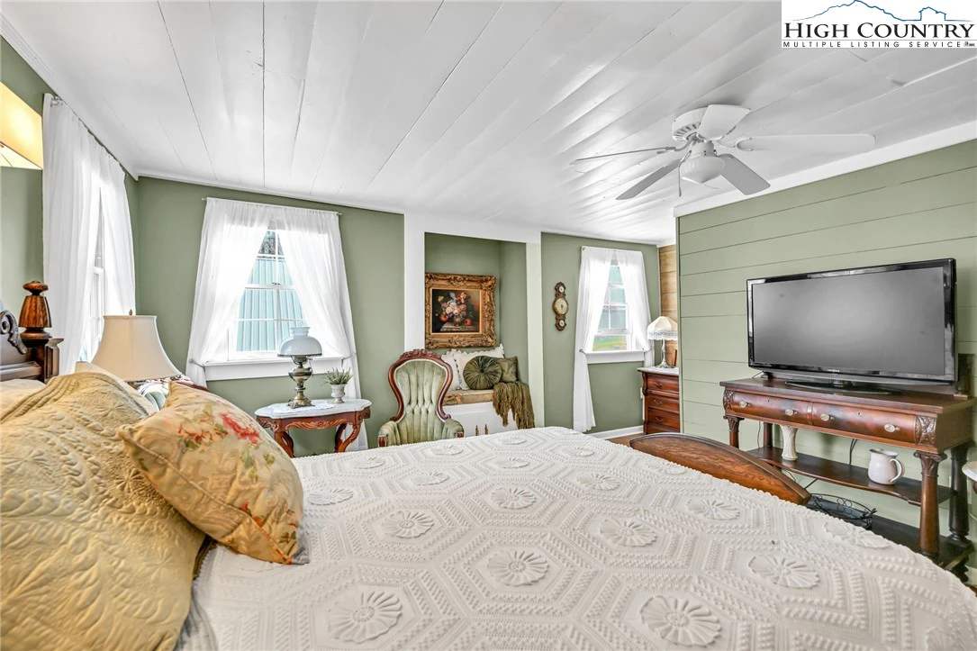 Image number 2 for the current listing