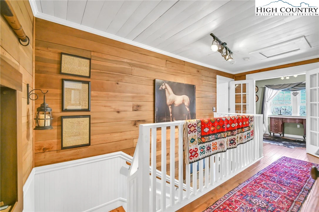Image number 9 for the current listing